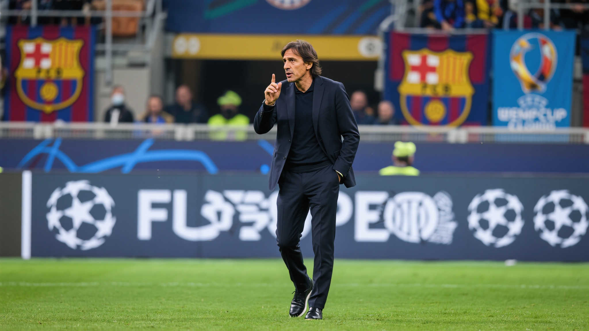 小因扎吉:世俱杯云集豪门,巴萨遗憾缺席 足球世界从不缺乏话题。近期,国际米兰主帅小因扎吉的