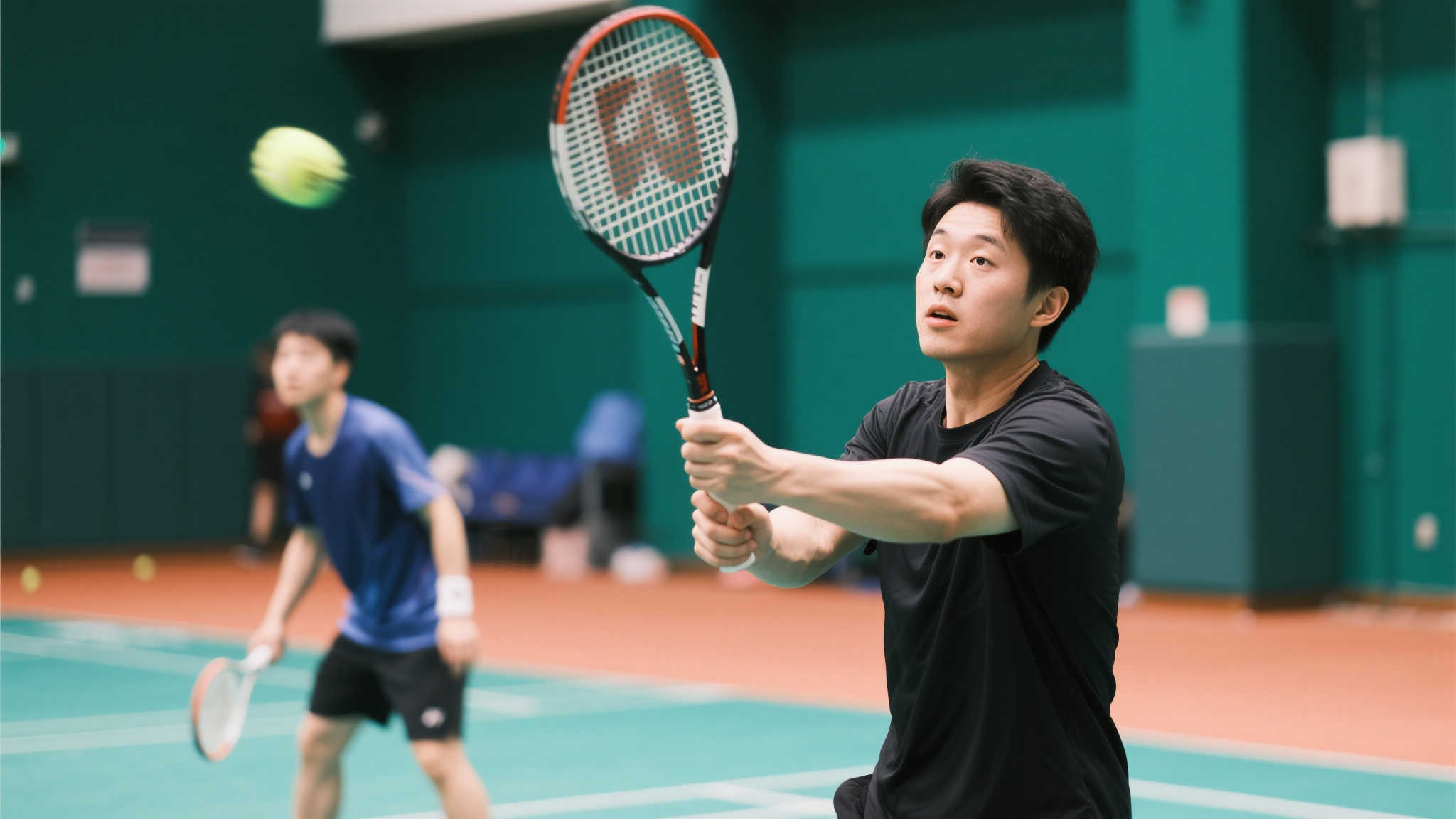 比赛反手失误频出?小韩传授秘诀:后引压拍,收力精准击球! 比赛反手失误频出?小韩传授秘诀:后引压拍,收力精准击球!