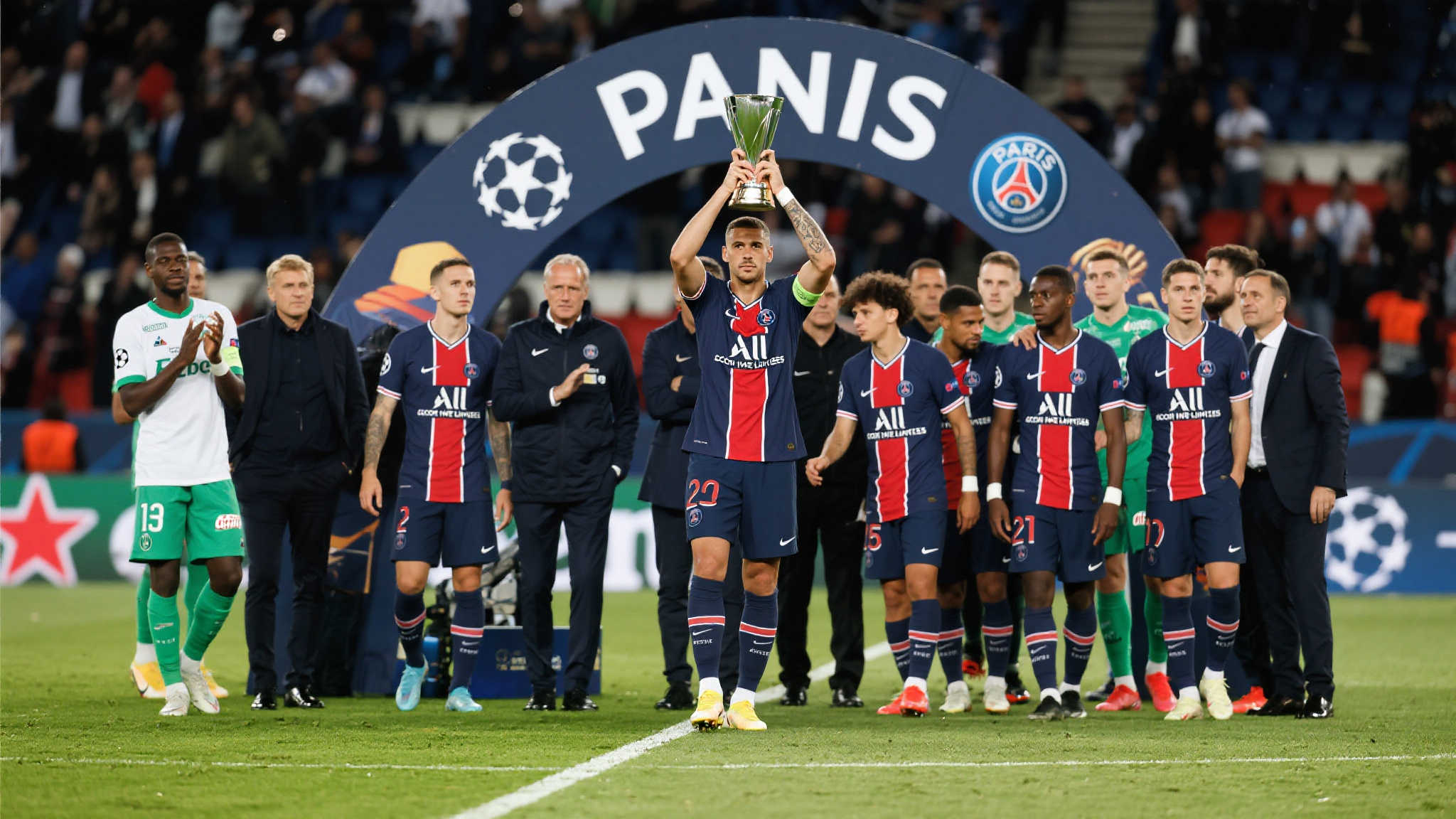 欧洲最新排名:皇马强势登顶,巴黎夺冠却未升反降 尽管巴黎圣日耳曼以法甲冠军身份圆满结束了上赛季,但